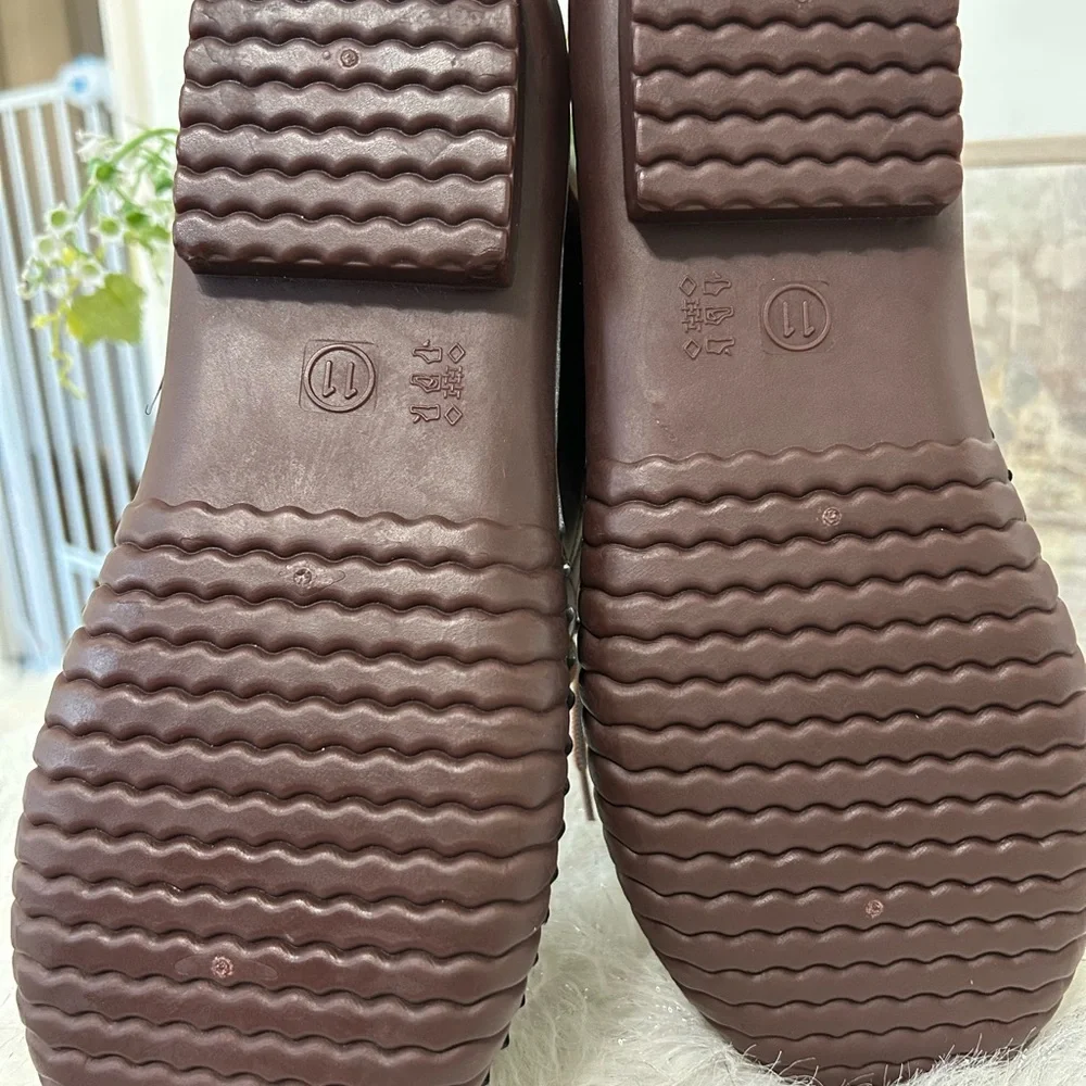 NEW Unbranded Women’s Quilted Duck Boots - Black and Brown, Size 11